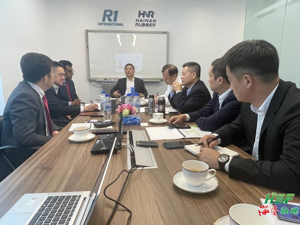 包洪文一行与R1公司座谈交流。。。。。。